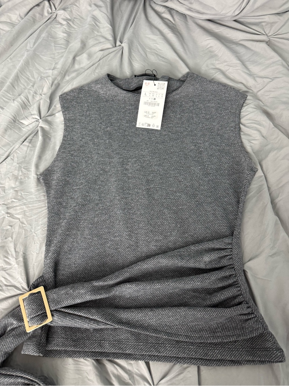 Sleeveless Gray Knit Top with Side Buckle